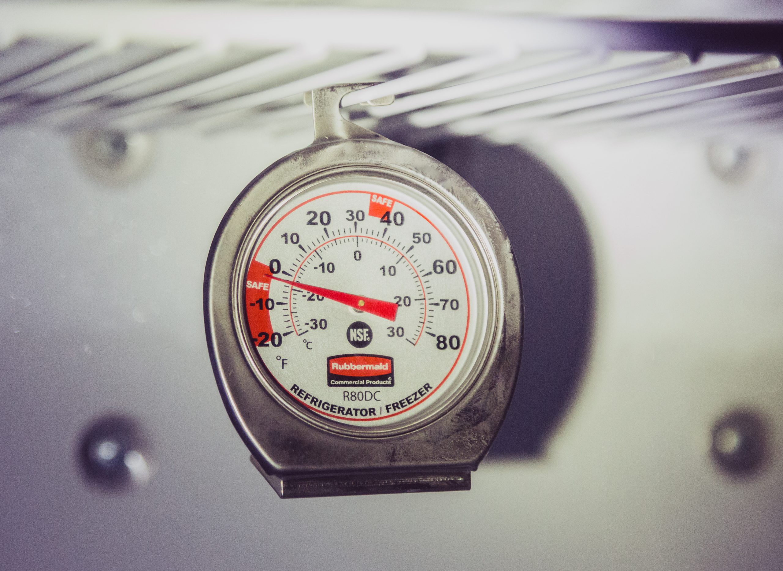Freezer temperature: -18 °C — why and how to check it (probe, alarm)