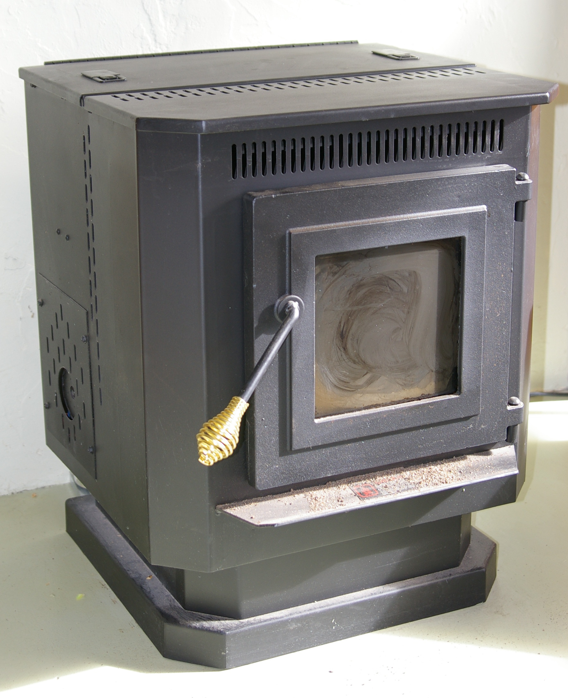 Pelletofen (Pellet stove) von vorne gesehen