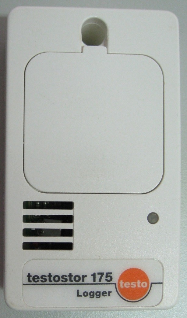 Portable Testo temperature datalogger for recording readings