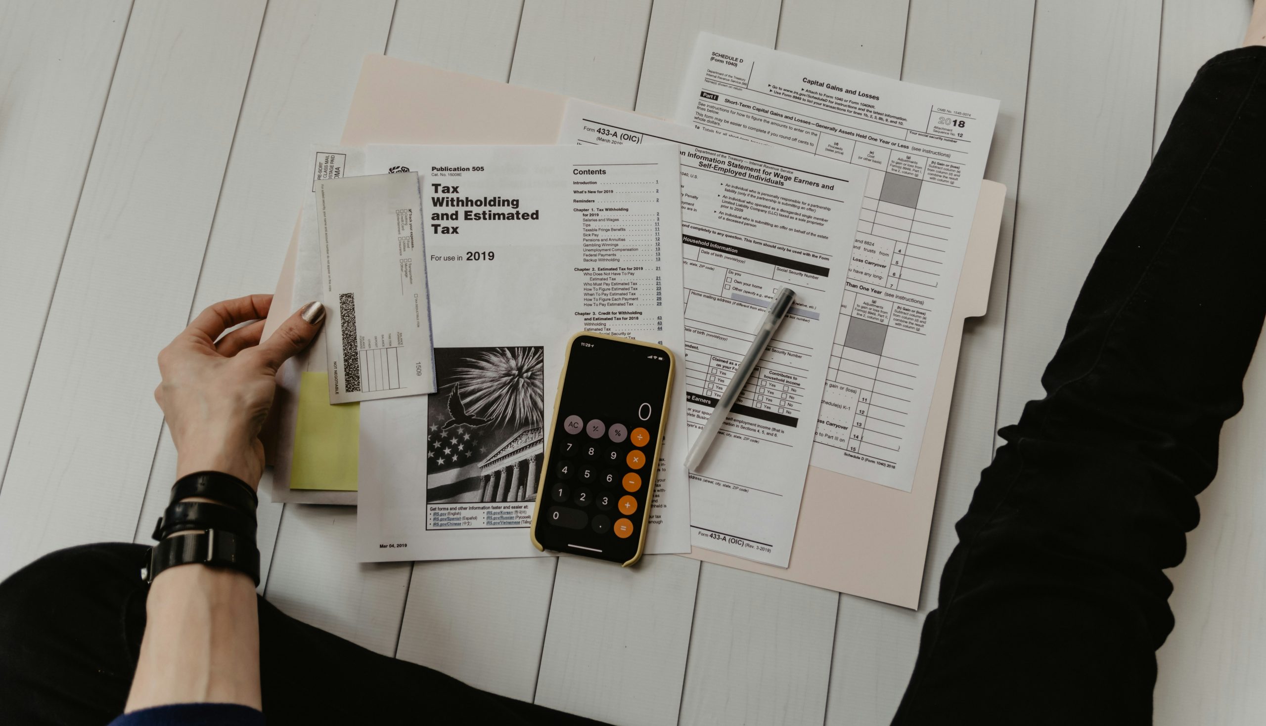 Calcul budgétaire d’un coffre-fort numérique RH avec calculatrice, coût total de possession et licence SaaS