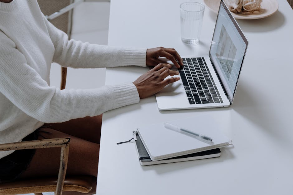 Le suivi mobile d'un colis permet souvent d'obtenir une fenêtre de livraison plus précise qu'un simple horaire moyen de passage du facteur.