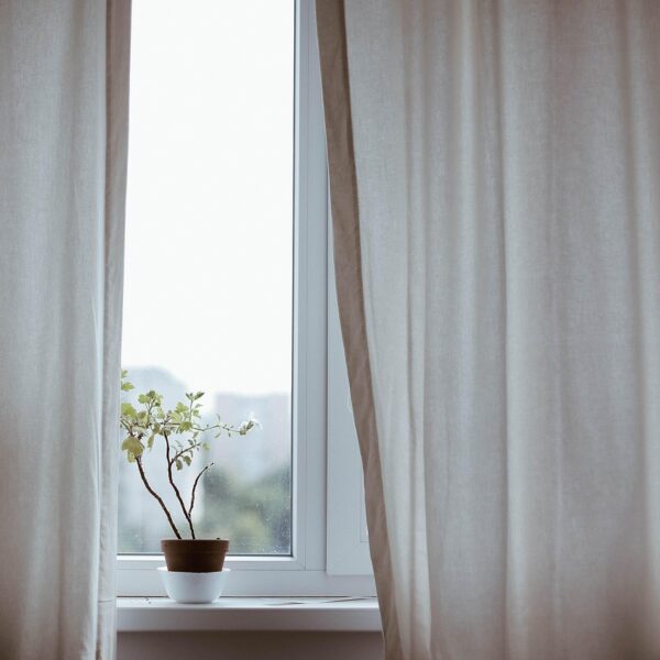 Rideaux : bien choisir pour embellir et isoler son intérieur